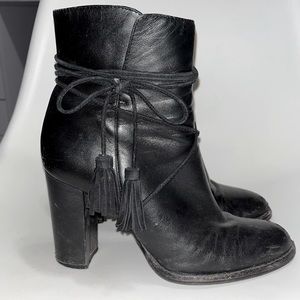 VINCE CAMUTO real leather boots. Original distressed leather, suede tassel. 8